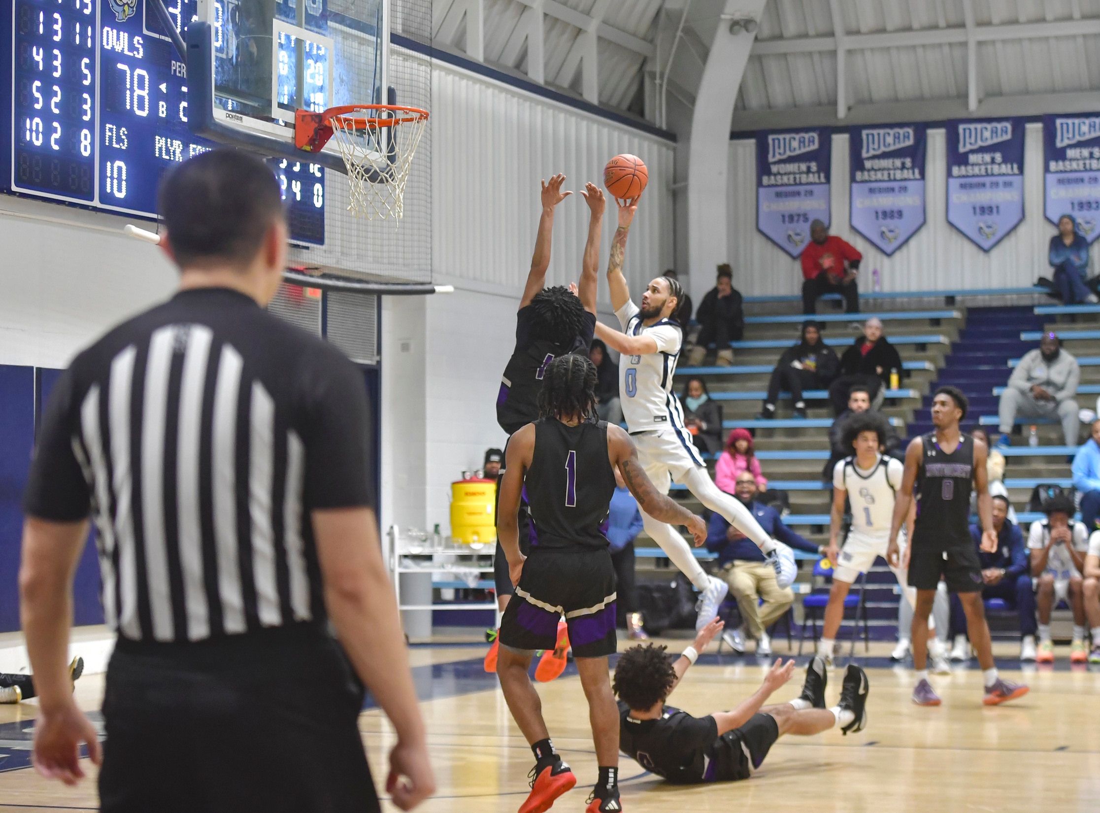 Owls Knock Off No. 20 Chesapeake 82-76 on Sophomore Day