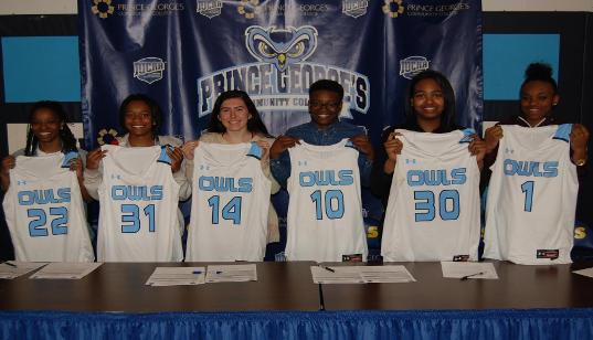 Women's Basketball Inks Nine Players for 2016-17 Season