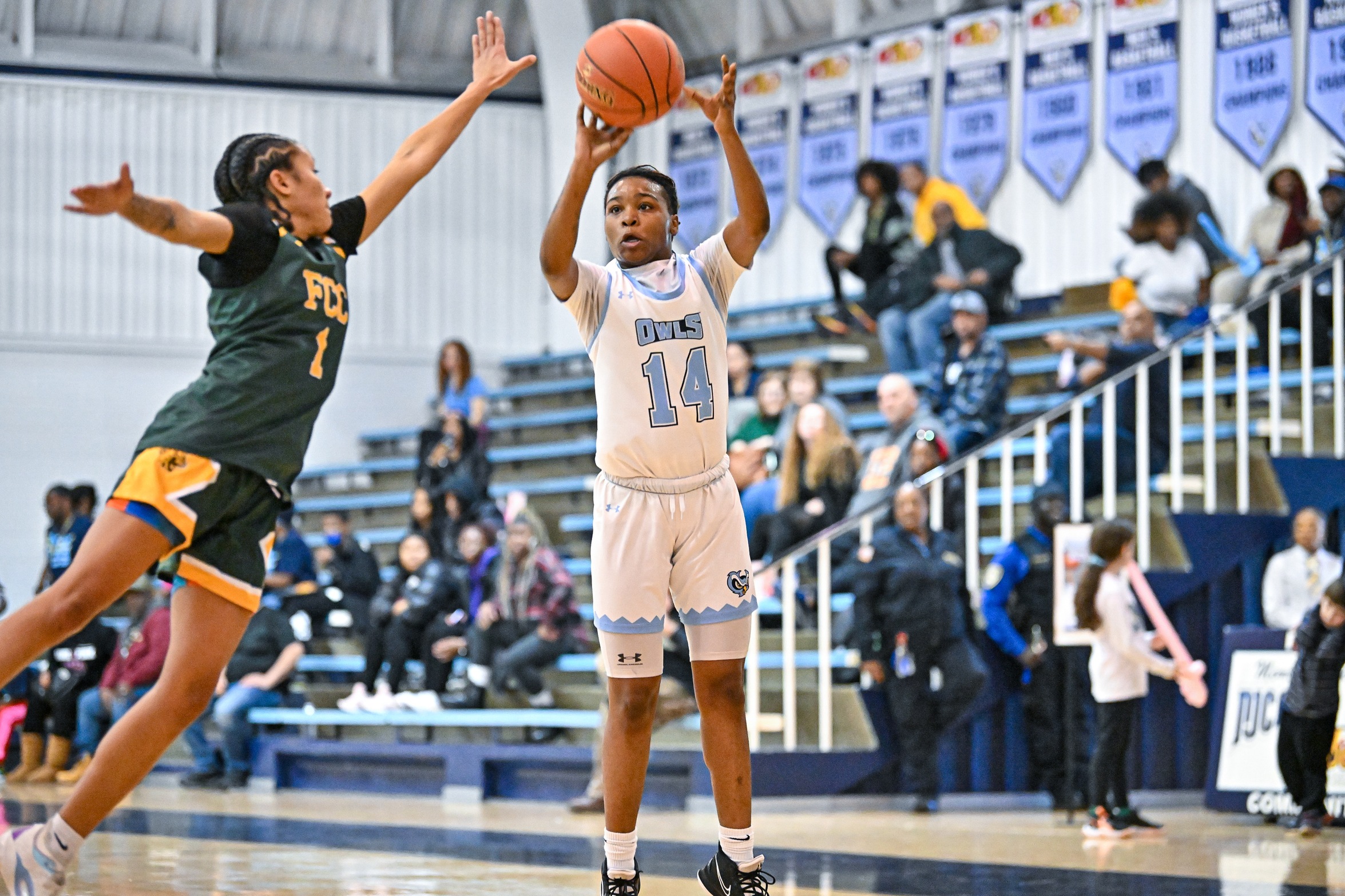 Ross&rsquo; 46 Points Leads Owls Over Riverhawks